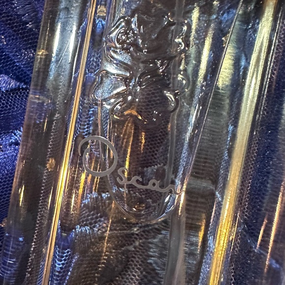 Oscar De la Renta Perfume - Picture 2 of 2